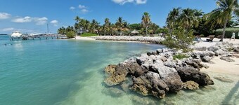 OPEN WATERFRONT [not canal] HOUSE [not duplex] Snorkel right from your backyard 