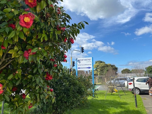 Airport Westney Lodge