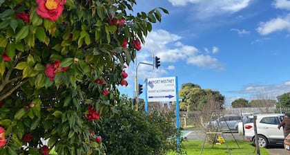 Airport Westney Lodge