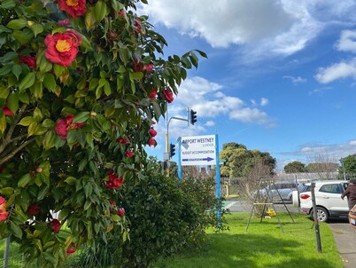 Airport Westney Lodge