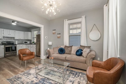 Dayton Street Sports Haven - 3 Bed 2 Bath Sleeps 8