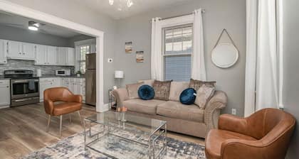 Dayton Street Sports Haven - 3 Bed 2 Bath Sleeps 8