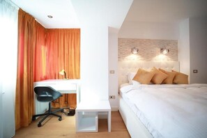 2 slaapkamers, een bureau, een strijkplank/strijkijzer, gratis wifi