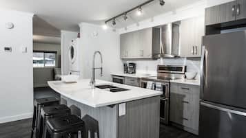 Condo | Private kitchen | Full-sized fridge, microwave, oven, stovetop