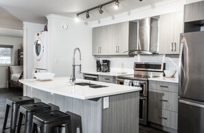 Apartment | Eigene Küche | Großer Kühlschrank, Mikrowelle, Ofen, Herdplatte