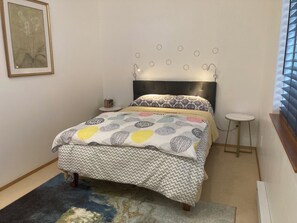 2 室のベッドルーム、WiFi (無料)、ベッドシーツ