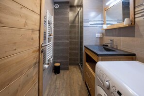 Shower, free toiletries, towels - Croix des Verdons F2, Meribel Centre, 180 from the ski pistes (Les Allues)