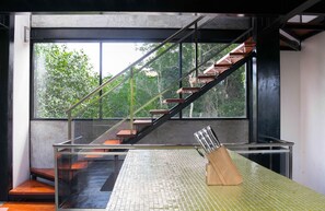 موقد طهي مسطح، محمصة خبز، خلاط، خلاط