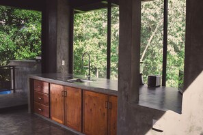 Parrilla de estufa, tostadora, licuadora y batidora 