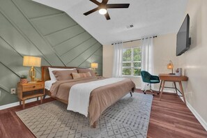 3 chambres, matelas mémoire de forme, bureau, fer et planche à repasser