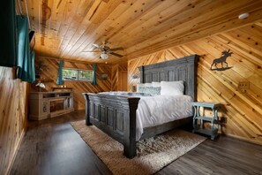 2 bedrooms, desk, free WiFi, bed sheets