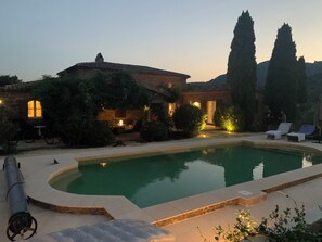 Et oppvarmet basseng