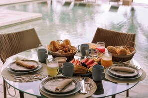 Free daily full breakfast - Club de Mar Condo Hotel (Amontada)