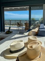 Sea Flat | Minibar, individually furnished, free cribs/infant beds, free WiFi