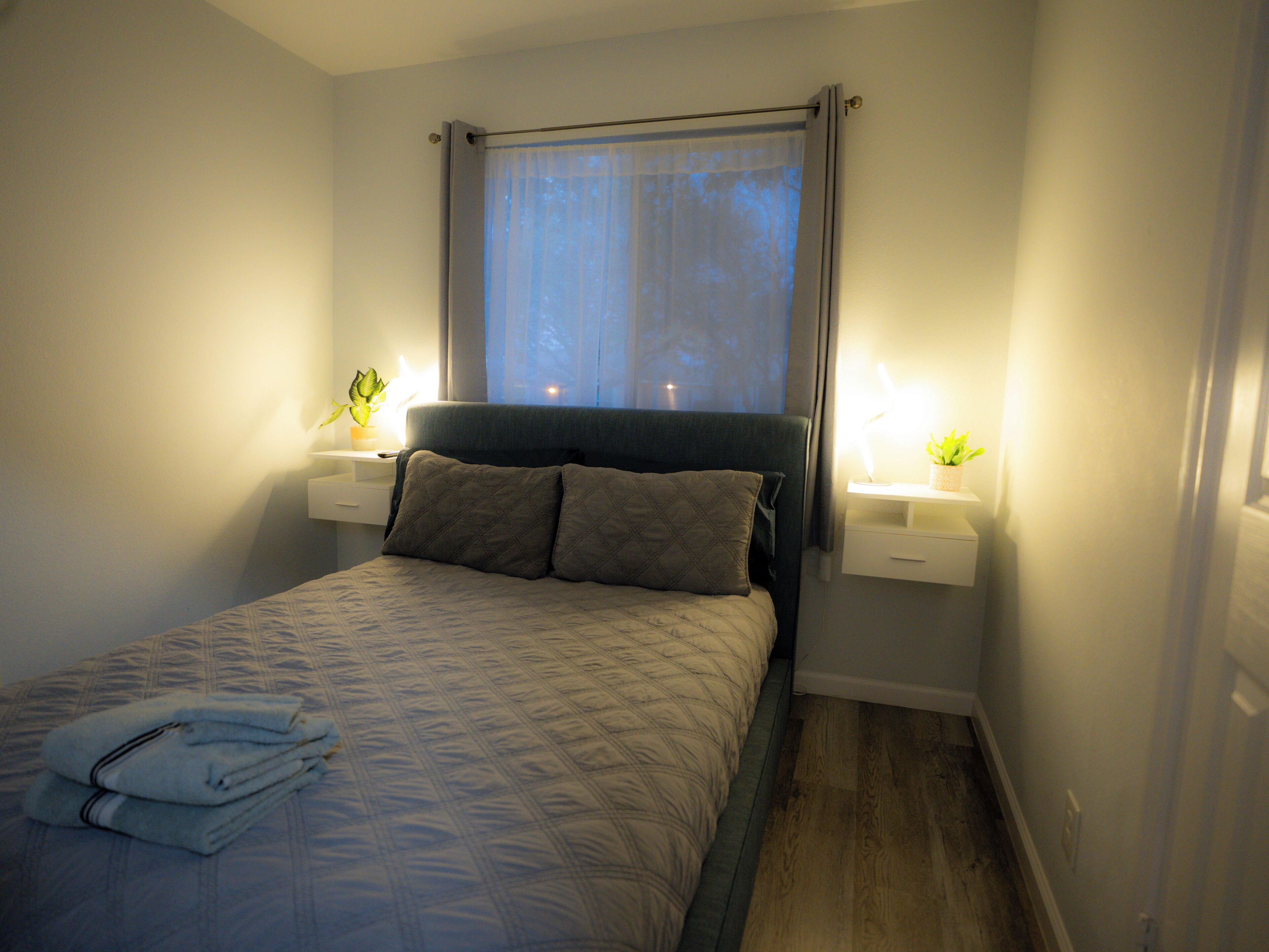 2 dormitorios, escritorio, wifi gratis y ropa de cama