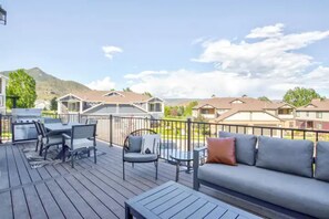 Outdoor dining - Brand New GEORGEOUS single family home, just steps away from the Midway Crater (Midway)