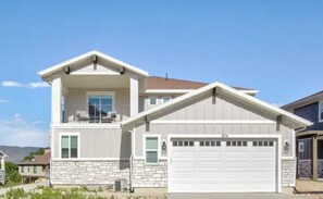 Exterior - Brand New GEORGEOUS single family home, just steps away from the Midway Crater (Midway)