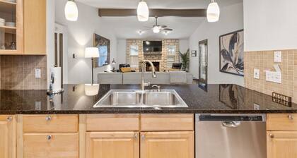 Pool & Hot Tub / Gameroom / North Austin / Domain