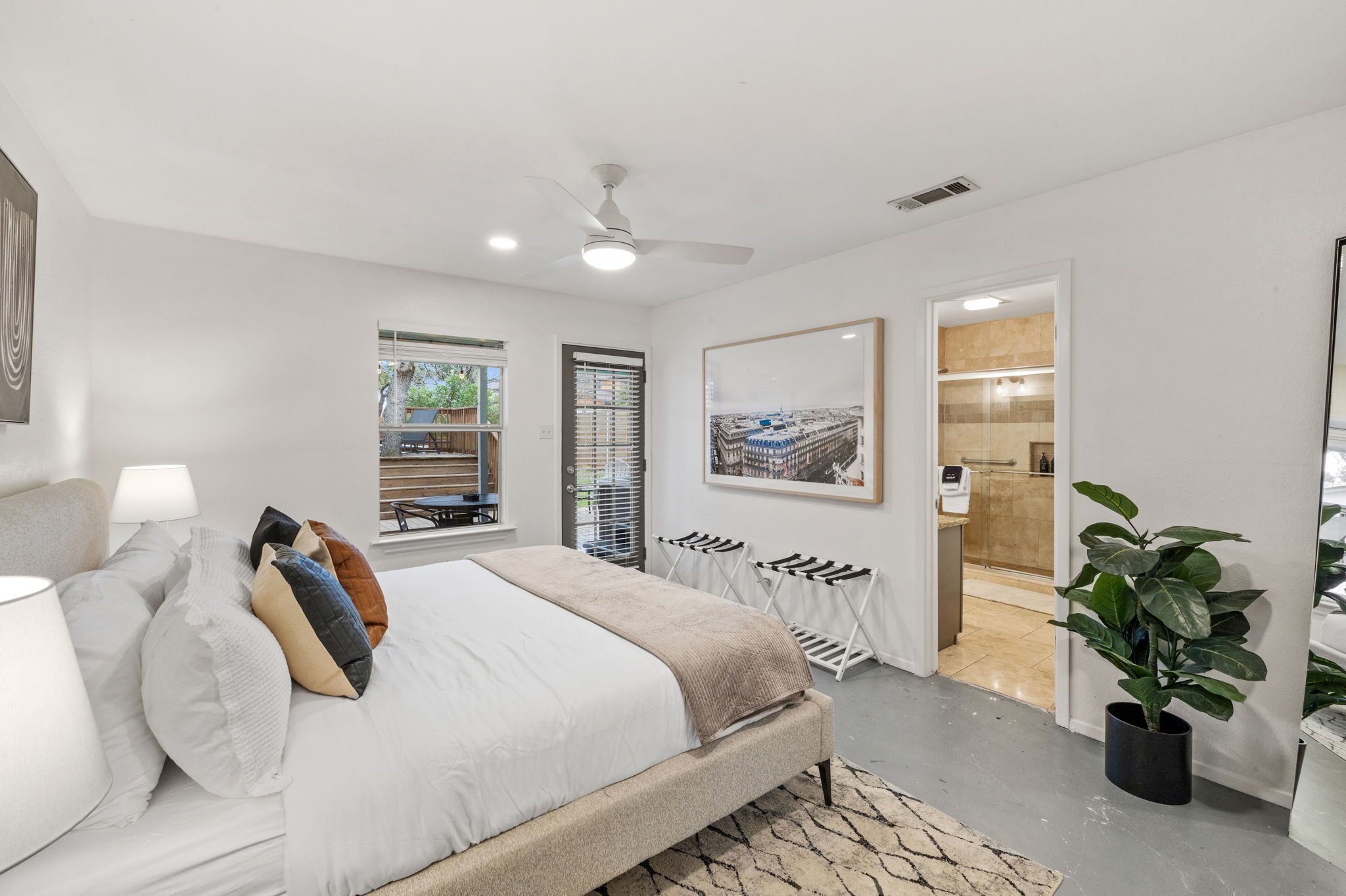 3 bedrooms, desk, iron/ironing board, travel crib