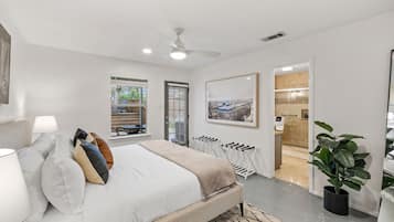 3 bedrooms, desk, iron/ironing board, travel crib