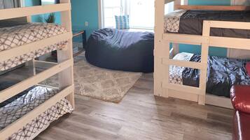 3 Schlafzimmer, Schreibtisch, Reisekinderbett, kostenloses WLAN