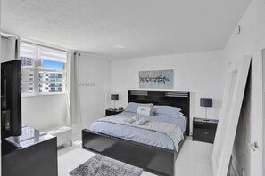 1 habitación, tabla de planchar con plancha, cuna de viaje y wifi 