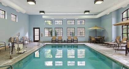 Studio | Free Breakfast. Indoor Pool