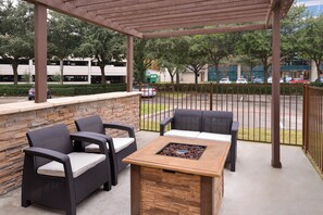 Terrace/patio - Studio | Outdoor Pool + Free Breakfast Buffet (Dallas)