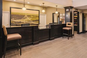 Lobby - Studio | Outdoor Pool + Free Breakfast Buffet (Dallas)