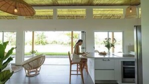 Coffee/tea maker, fridge, oven, stovetop - Casa Amor Green experience & Volcano View (La Fortuna)