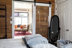 1 slaapkamer, een bureau, reisbedje, gratis wifi