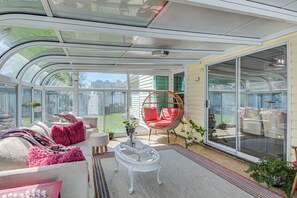 Smart TV, fireplace, offices, printers