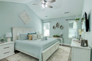 3 bedrooms, desk, iron/ironing board, free WiFi
