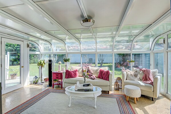 Smart TV, fireplace, offices, printers