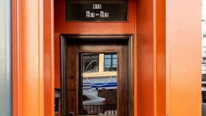 A wooden door with a sign above it displaying the number 415 and the text "201 202". - Jump right into the heart of Downtown Knoxville (Knoxville)