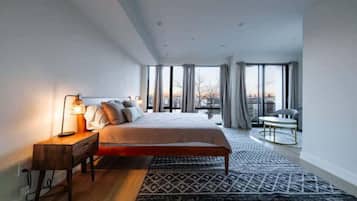 4 bedrooms, iron/ironing board, WiFi