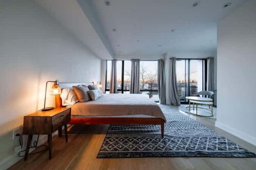 Modern Luxury 4BR Home Den NYC Views