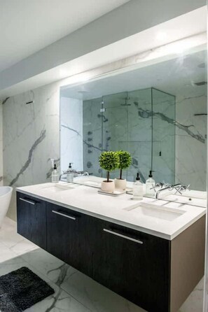 Badewanne, Haartrockner