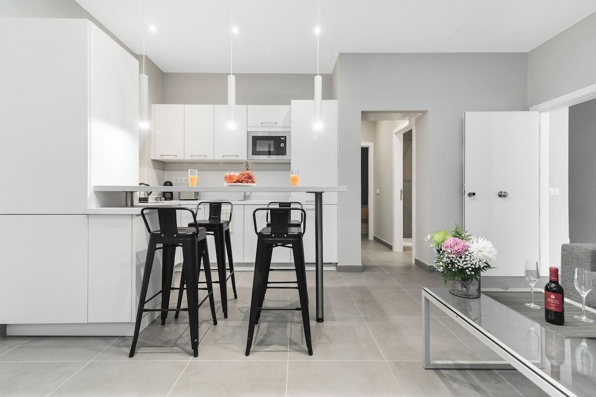 電子レンジ、オーブン、コンロ、コーヒー / ティーメーカー