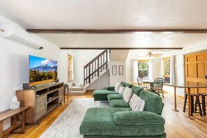 Smart TV, fireplace, stereo