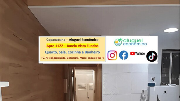 A modern kitchen with a bar area, equipped with a refrigerator, microwave, and a sink. - Apto Copacabana - Aluguel Economico (Rio de Janeiro)