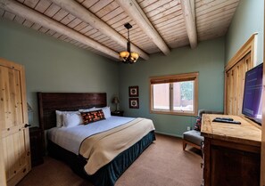 2 عدّة غرف نوم ومكواة/لوح كي وواي فاي وملاءات أسرّة