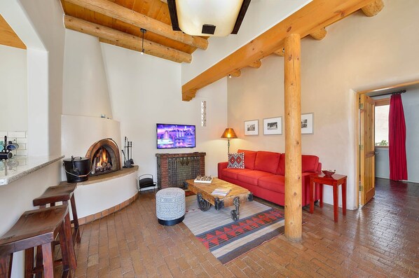 TV, fireplace