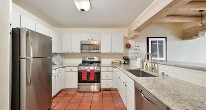 Zona Rosa 3-unit Oasis
