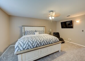 3 bedrooms, desk, iron/ironing board, travel crib - Quiet, Cozy Townhouse w/ all new appliances and furniture. (Shreveport)