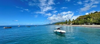 2 air-conditioned bedrooms, 2 minutes from the beach, wifi, garden at Carbet .