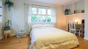 5 bedrooms, desk, iron/ironing board, free WiFi