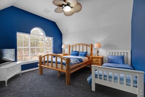 6 bedrooms, desk, iron/ironing board, free WiFi