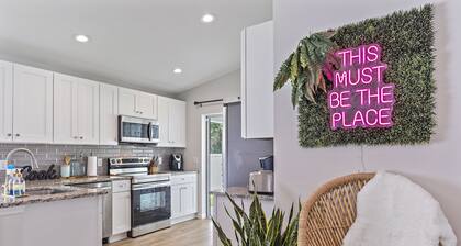 Chic Downtown Gem - The Cocoanut Hut, newly constructed