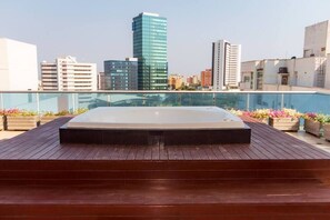 Bain à remous extérieur